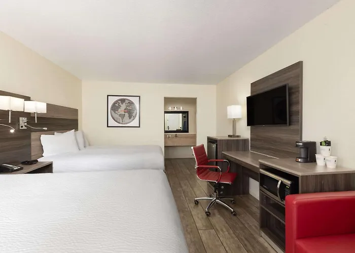 Ramada By Wyndham Hotel Kingman