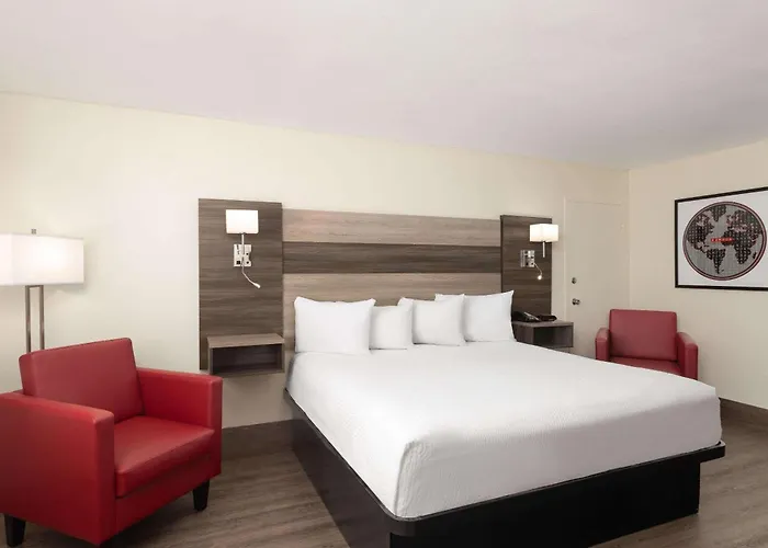Hotel Ramada By Wyndham Kingman