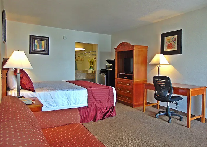Hotel Ramada By Wyndham Kingman