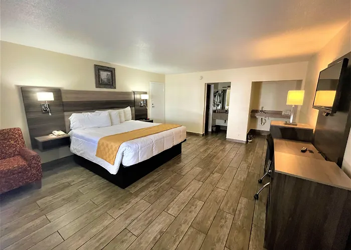 Ramada By Wyndham Kingman