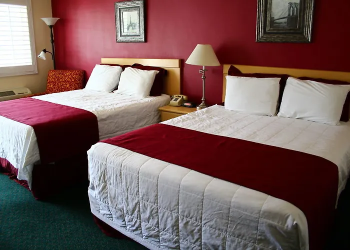 Ramada By Wyndham Hotel Kingman